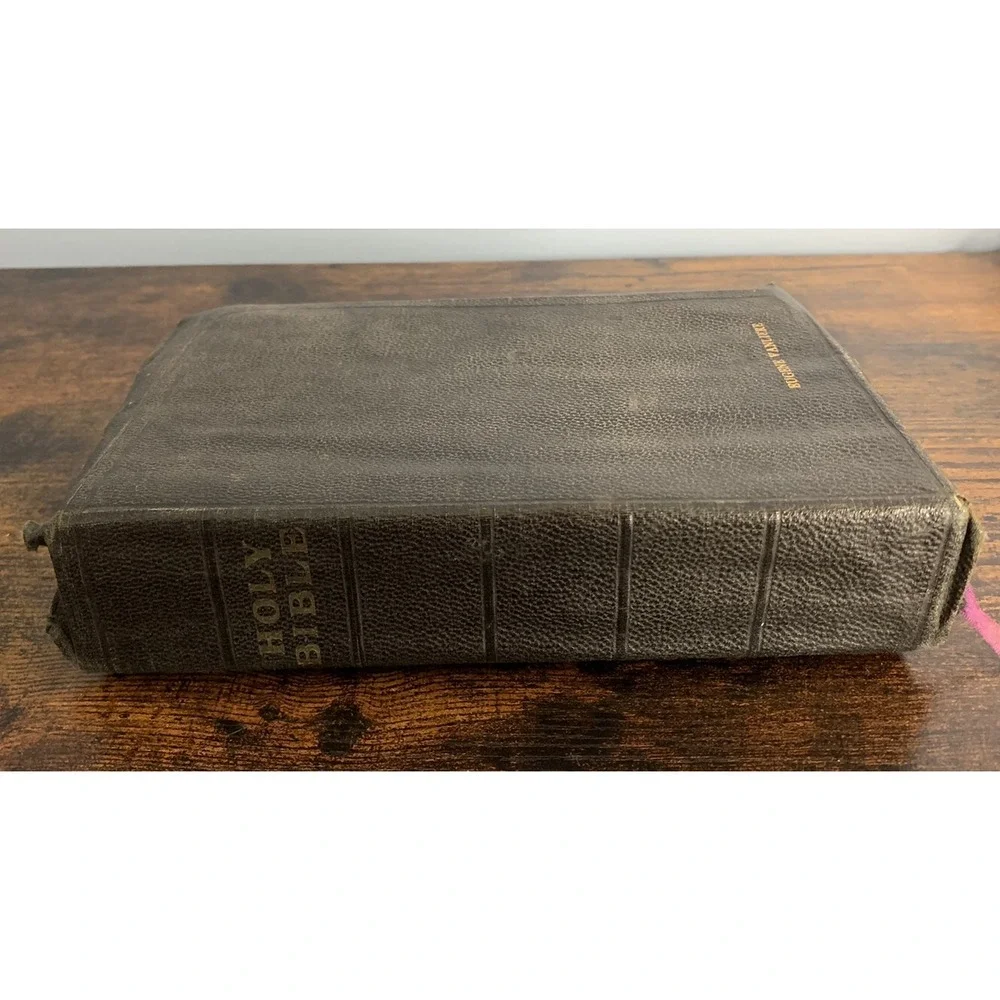 Holy Bible World Publishing KJV Self-Pronouncing Edition Black Vintage *READ*